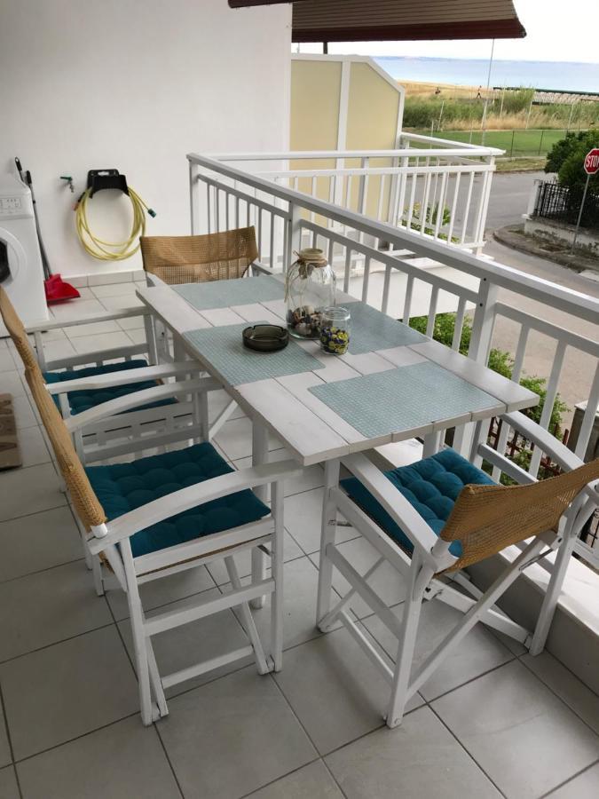 Grey Theros Apartments Paralia Dionisiou Exterior foto